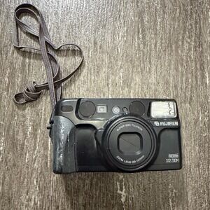 Fujifilm Discovery 312 Zoom Date Camera Unisex OS Black 35mm Panorama Film 120mm